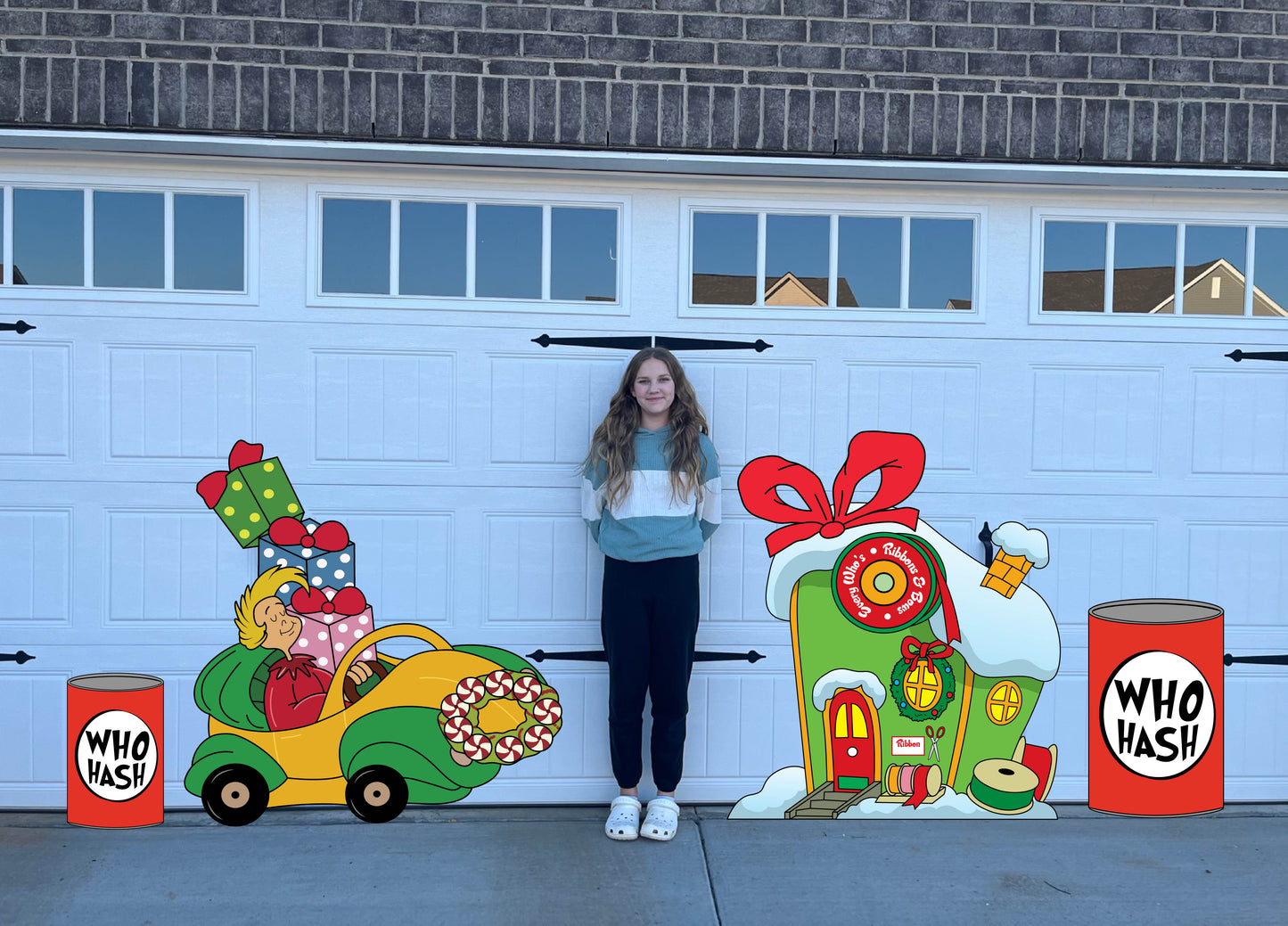 Village ribbon house, Car with presents and Who Hash