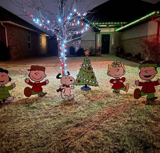 Peanuts Dancing Christmas Yard