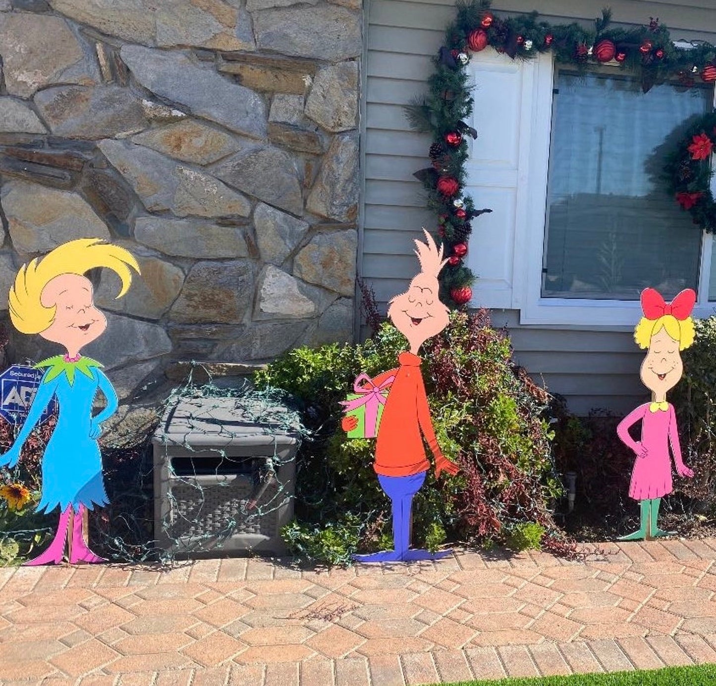 Large whoville and sleigh yard decorations 4ft tall!