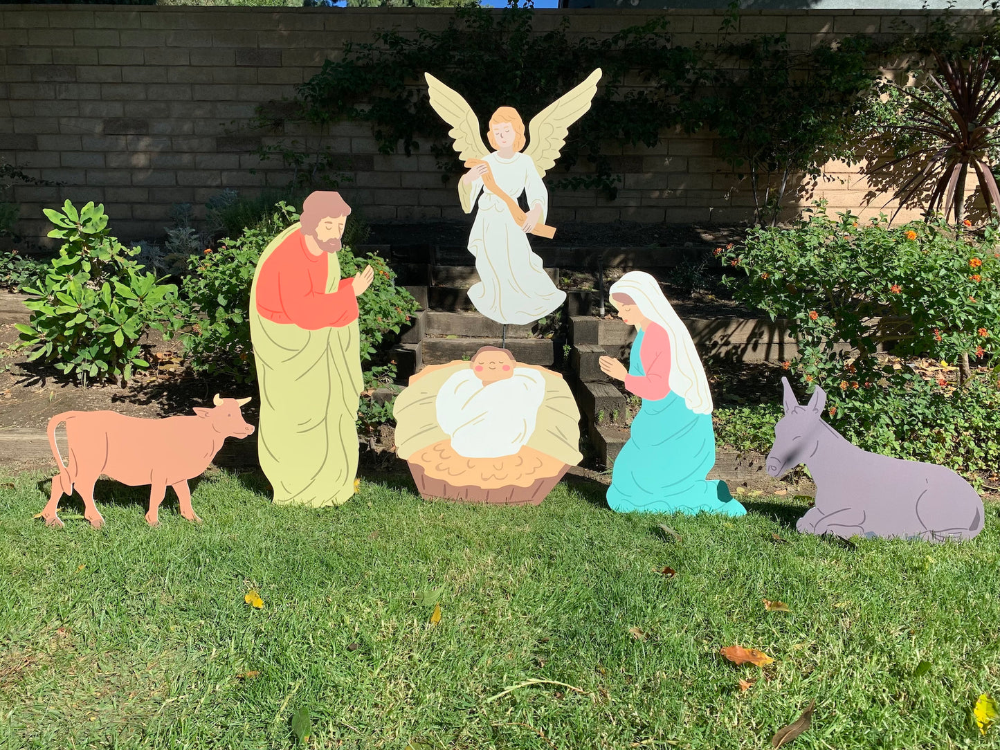 Nativity Scene Yard Art Lawn Decoration just in time for Christmas! Set includes Jesus, Mary, Joseph, Angel Gabriel and Animals!